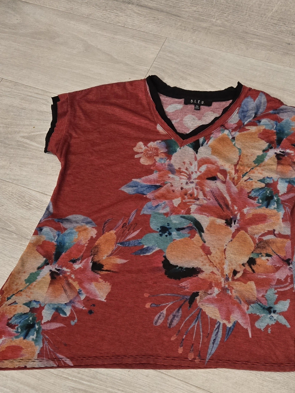 B.L.E.U. Red Floral V-Neck Short Sleeve Tee